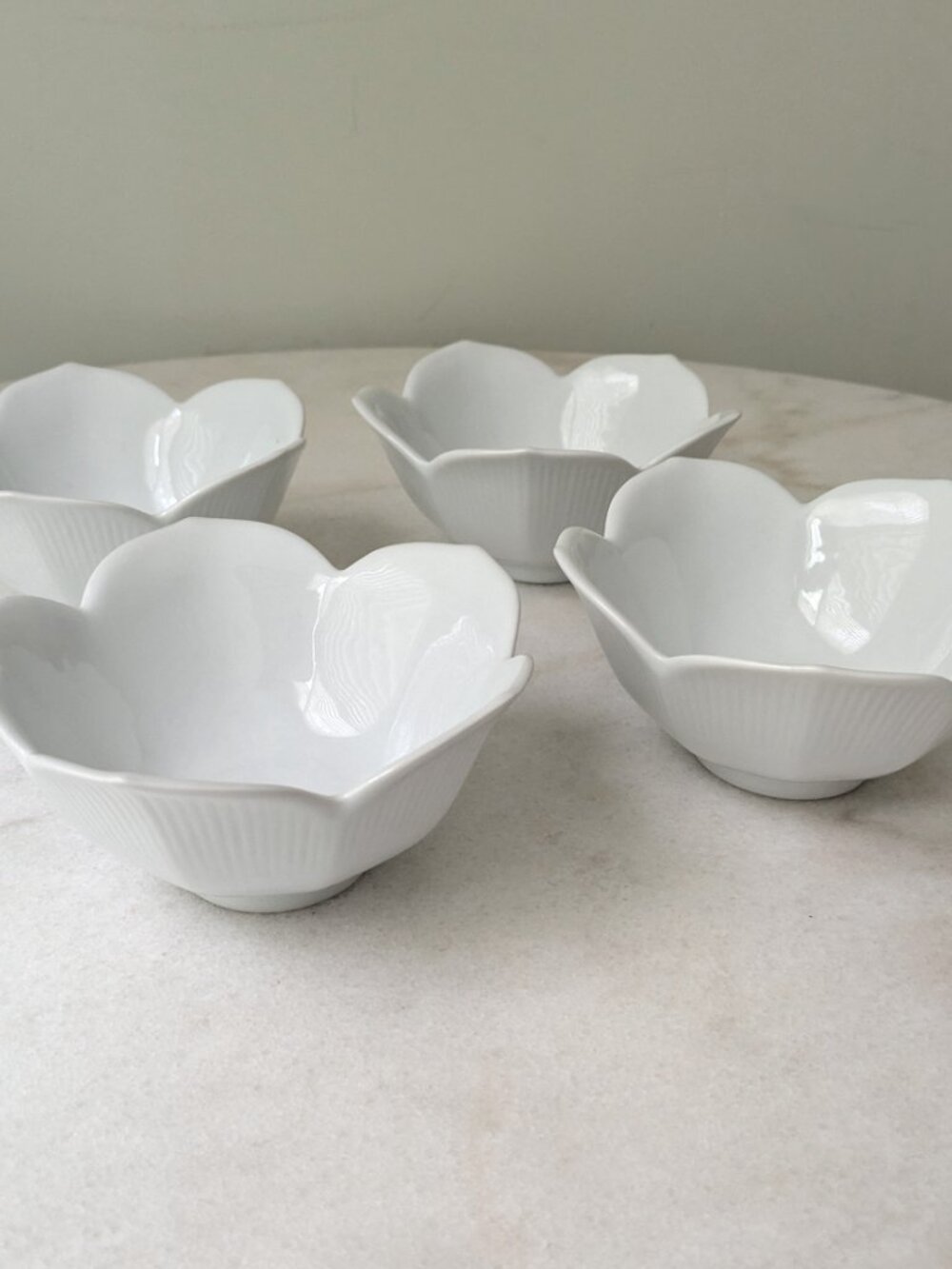 6" Pier 1 white ceramic lotus bowl set of 4 soup cereal dessert bowl